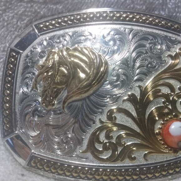 Montana Silversmiths Buckle Horse Head Gold Swirl Corner Stone Fully Engraved - Picture 2 of 10